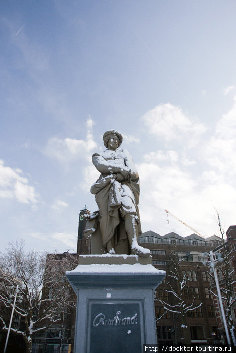 Памятник Рембрандту на Rembrandtplein Амстердам, Нидерланды
