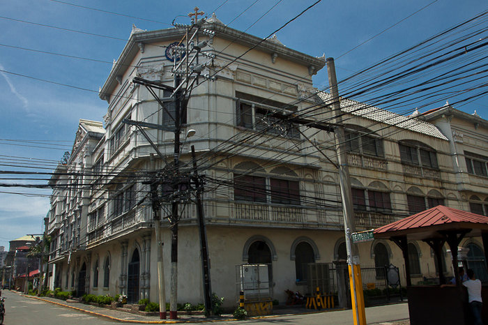 Очень мне нравятся их провода, электрики наверно с ума сходят=) Манила, Филиппины