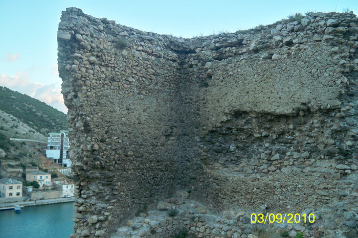 Развалины 1го уровня крепости Чембало Балаклава, Россия