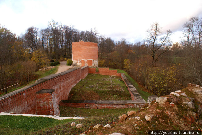 замок активно реставрируется Сигулда, Латвия
