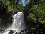 Водопад Корбу — самый большой водопад озера