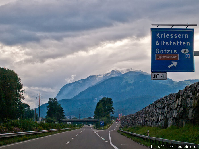Очень длинная красивая дорога Швейцария