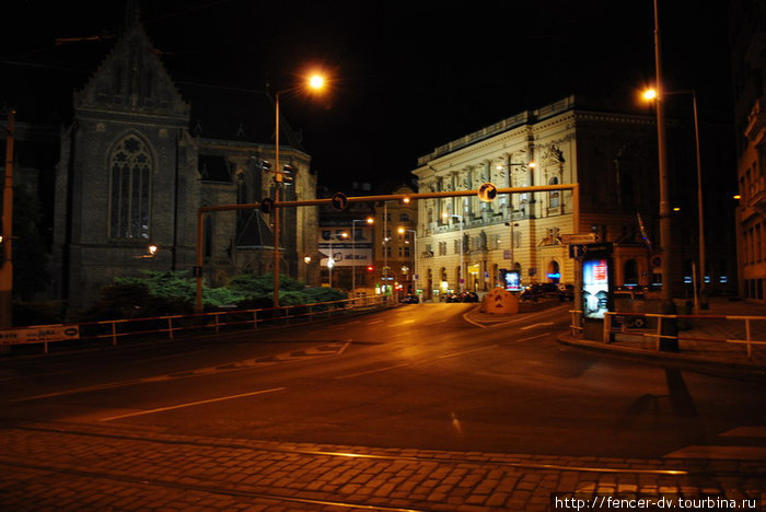 Площадь Мира днем и ночью Прага, Чехия