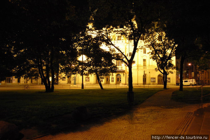 Площадь Мира днем и ночью Прага, Чехия