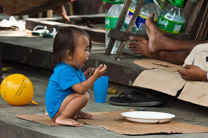 Дети прям вот так на улице и растут Манила, Филиппины
