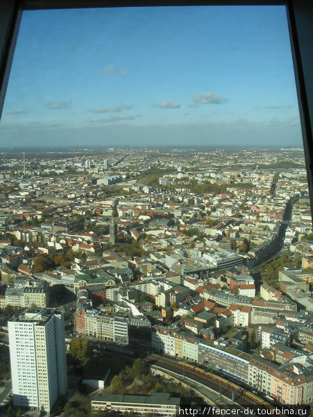 К  сожалению открытой смотровой площадки нет, и на город можно смотреть только из-за стекла Берлин, Германия
