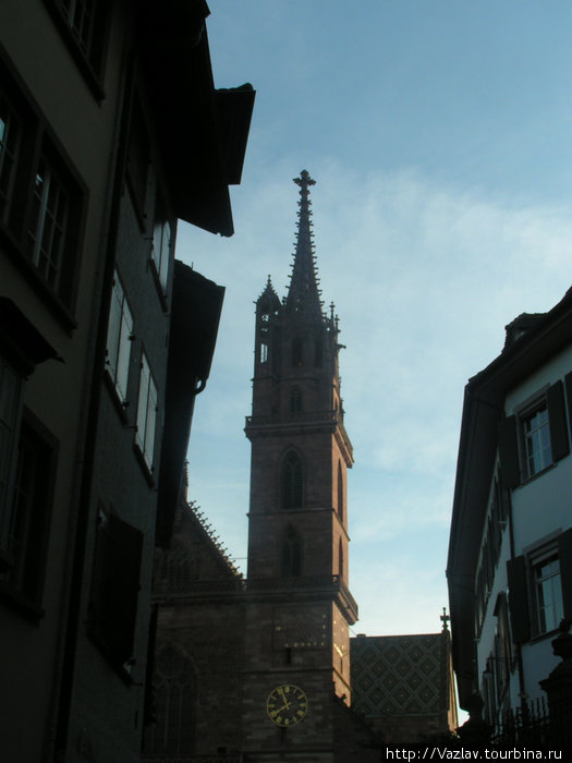 Одна из башен собора Базель, Швейцария