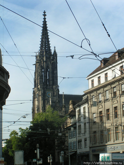 Вид на колокольню Базель, Швейцария