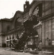22 октября 1895 года пущенный на полном ходу, чтобы компенсировать свое опоздание, поезд не сумел вовремя затормозить. Он пересек вокзал Монпарнас, пробил его фасад и выехал на 10 метров вперед.
