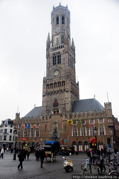 Символ Брюгге — Колокольня (Belfort). Чтобы подняться на колокольню, нужно преодолеть 366 ступенек. Брюгге, Бельгия