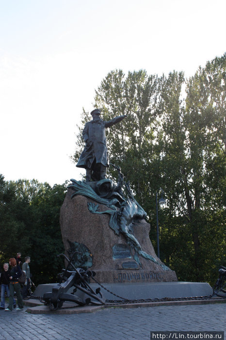 памятник адмиралу Макарову Кронштадт, Россия