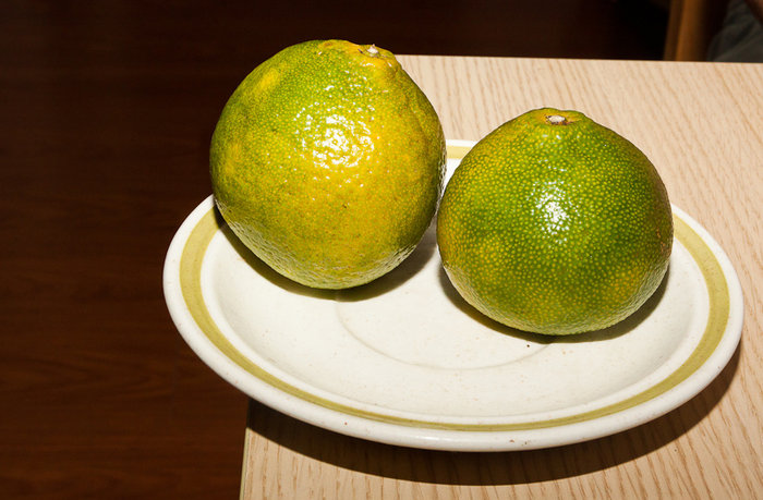 Orange sless native –  мандарин в зеленой кожуре. На вкус как Новый Год – этим все сказано=) Филиппины