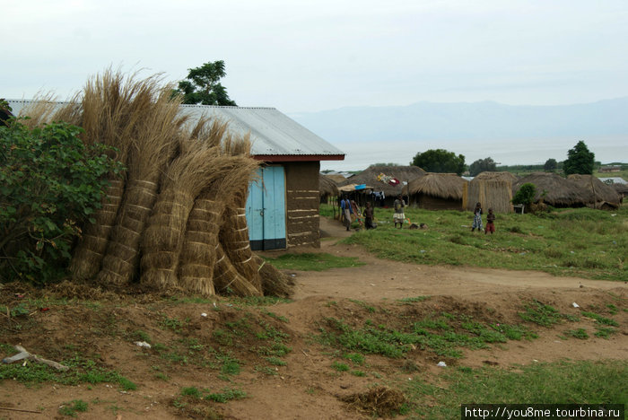 в деревне Озеро Альберт, Уганда