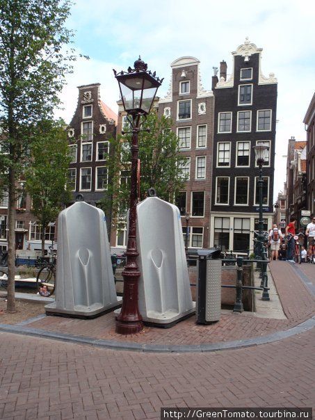 Писуары на каждом углу. Амстердам, Нидерланды