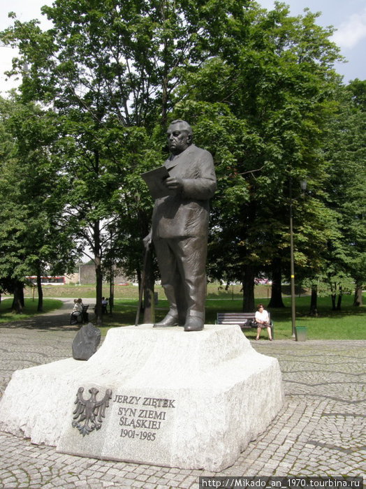 В сквере в Катовице — памятник Катовице, Польша