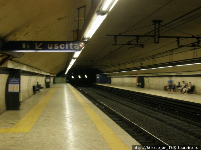 Римское метро — выход Рим, Италия