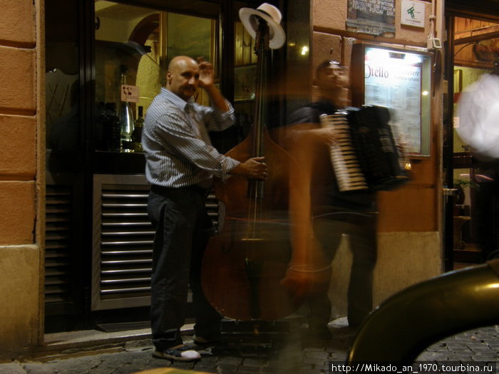 Уличные музыканты в Трастевере Рим, Италия