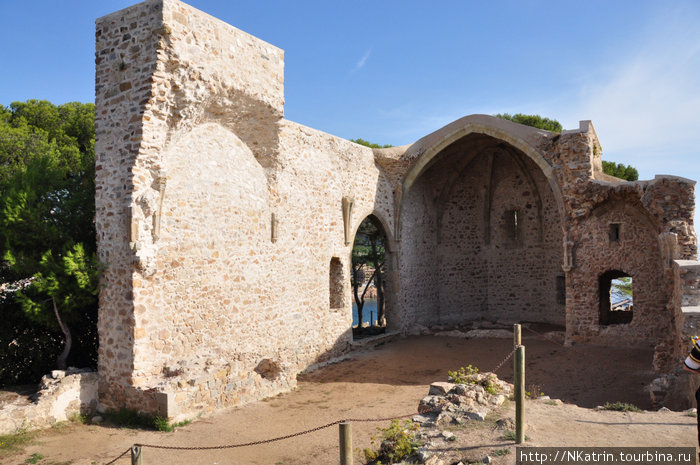Крепость 12 века и старый город Vila Vella. Тосса-де-Мар, Испания
