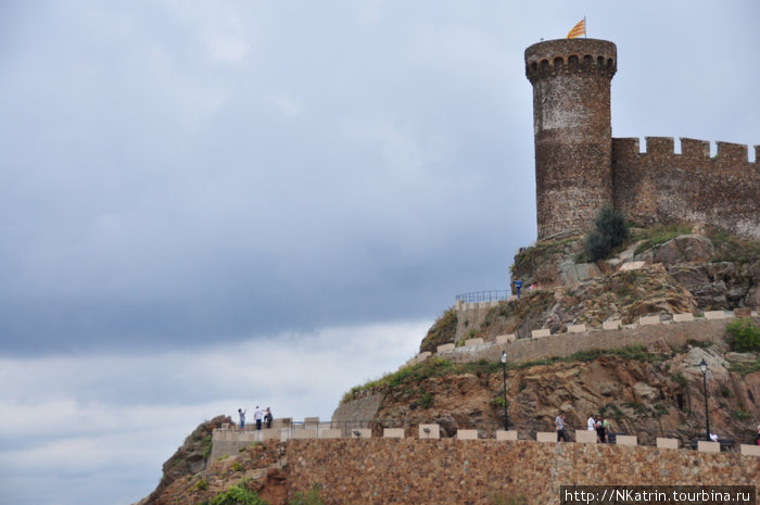 Крепость 12 века и старый город Vila Vella. Тосса-де-Мар, Испания