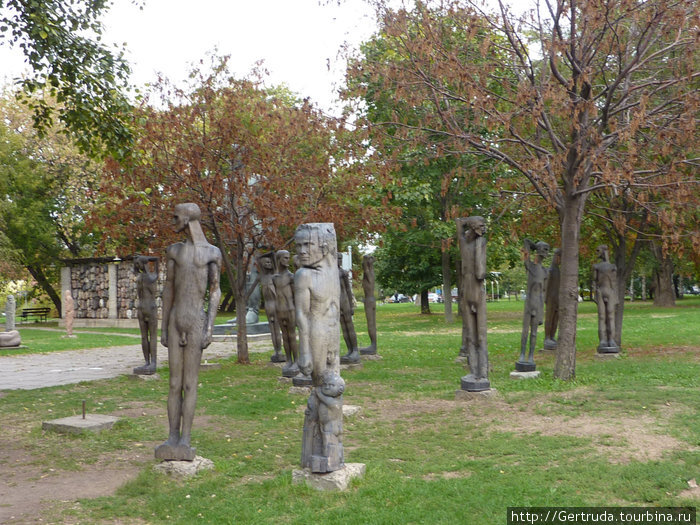 Часть экспозиции, посвященной жертвам сталинских репрессий. Этк композицию  передал в дар парку скульптор Е.И.Чубаров в 1998 году Москва, Россия