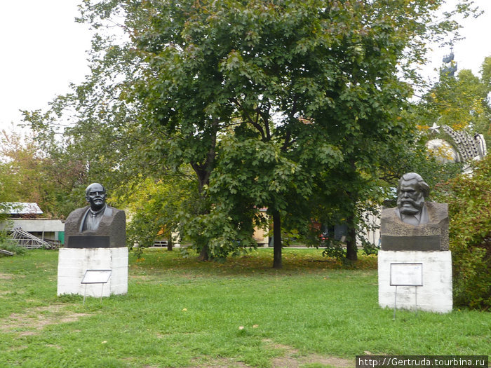Маркс и Ленин. Москва, Россия