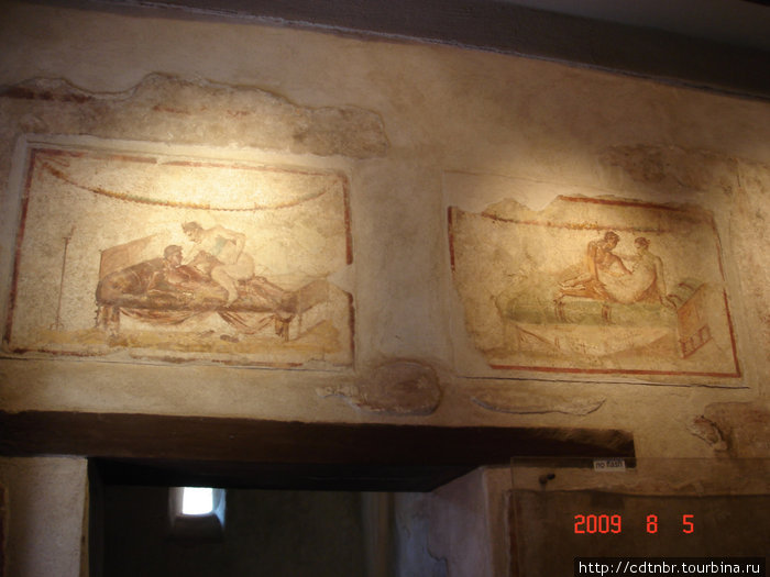 Сохранившиеся фрески в публичном доме. Помпеи, Италия