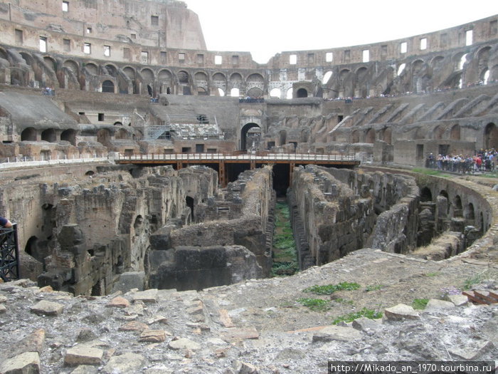Колизей, арена, то что от нее осталось Рим, Италия