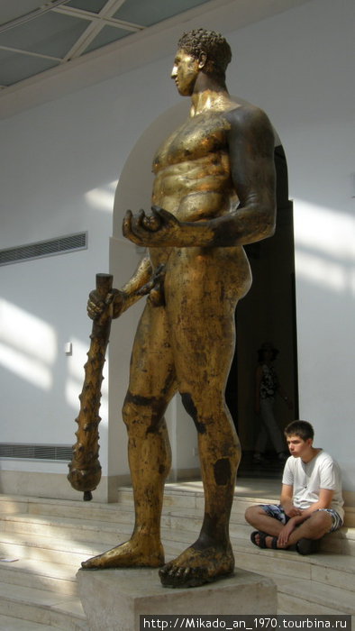 Бронзовая скульптура императору Августу в виде Геракла Рим, Италия