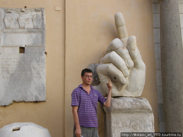 Перст указующий — фрагмент статуи императора Константина Рим, Италия