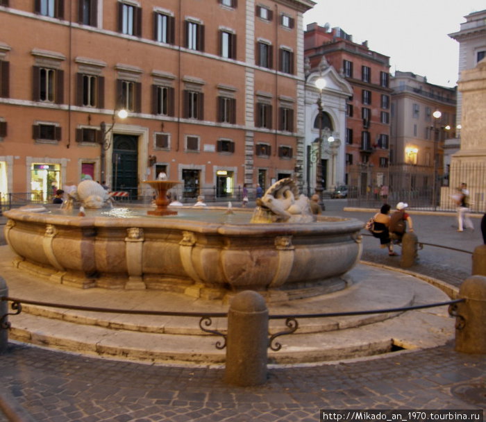 Вечерний фонтан в Риме Рим, Италия