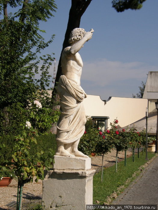 Античная статую, вид в профиль Рим, Италия