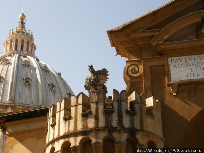 Грифон на башне, и купол Собора Рим, Италия