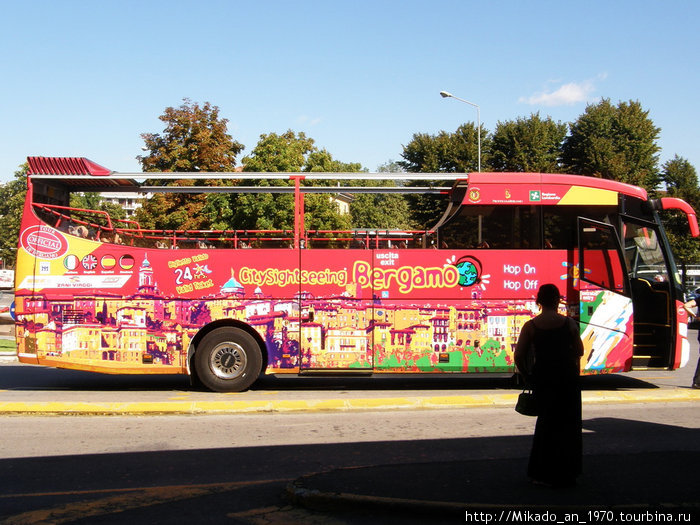 Туристический автобус в Бергамо Бергамо, Италия