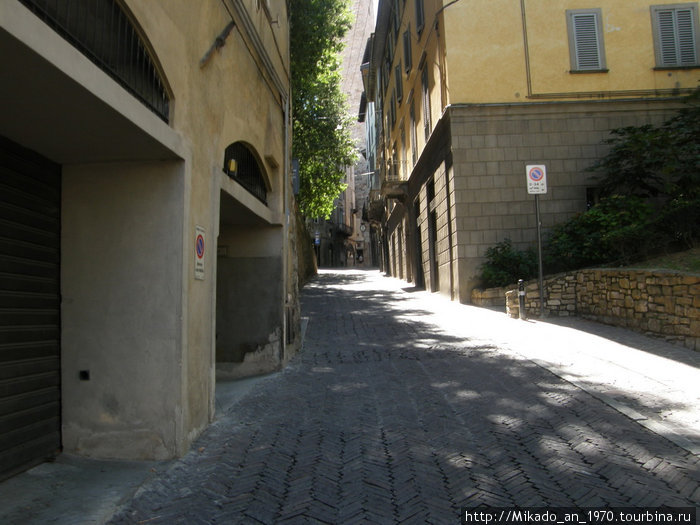 Улица от нашего ББ в чита-альта Бергамо, Италия
