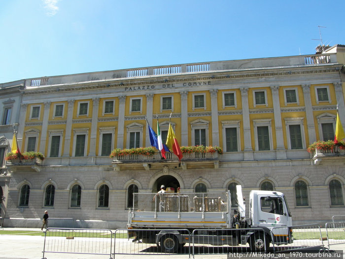 Комунальный дворец Бергамо, Италия