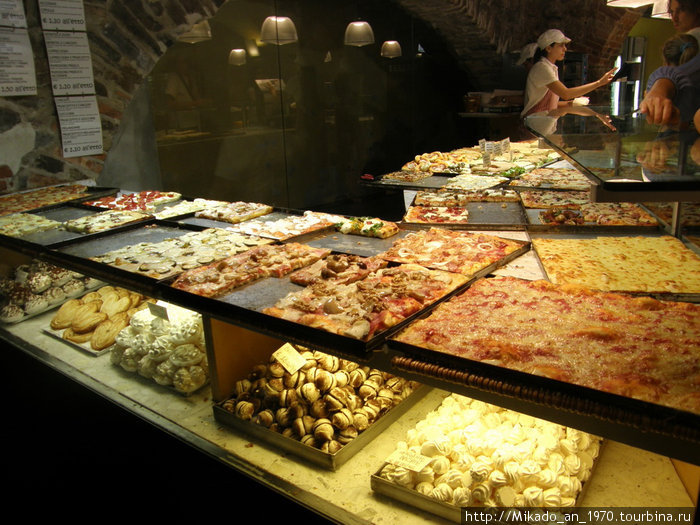Пицца и пирожные Бергамо, Италия