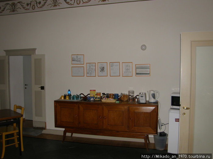Столик в коридоре в ББ в Бергамо с перекусоном Бергамо, Италия