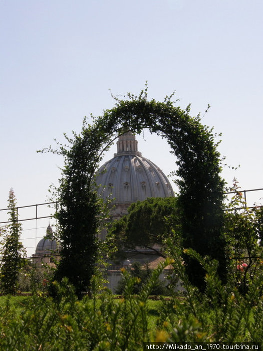 Купол собора в садовой арке Рим, Италия