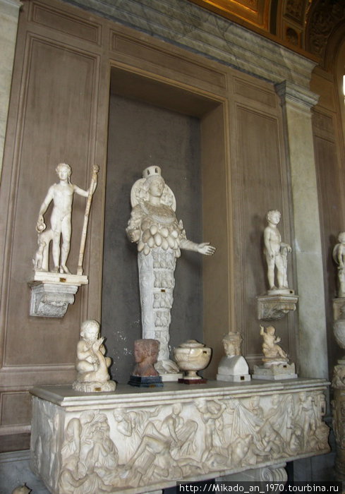 Античная статуя плодородия Рим, Италия