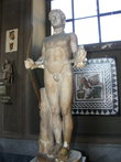 Античная статуя в античном зале музея Ватикана
