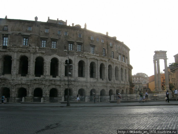 Похоже на колизей — но не Колизей Рим, Италия