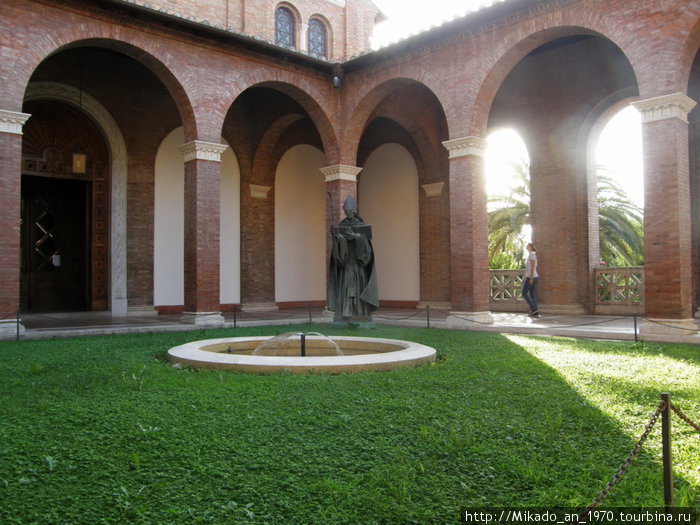 Церковь-монастырь ордена Бенедикта Рим, Италия