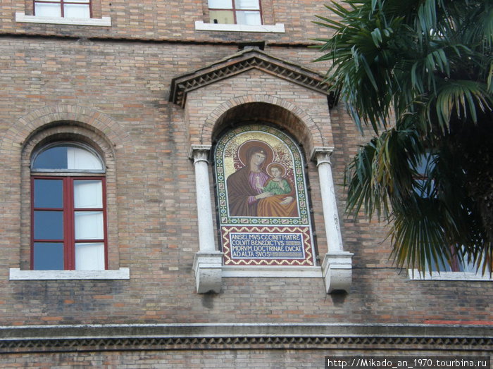 Мозаичный образ Санта Марии на стене Рим, Италия