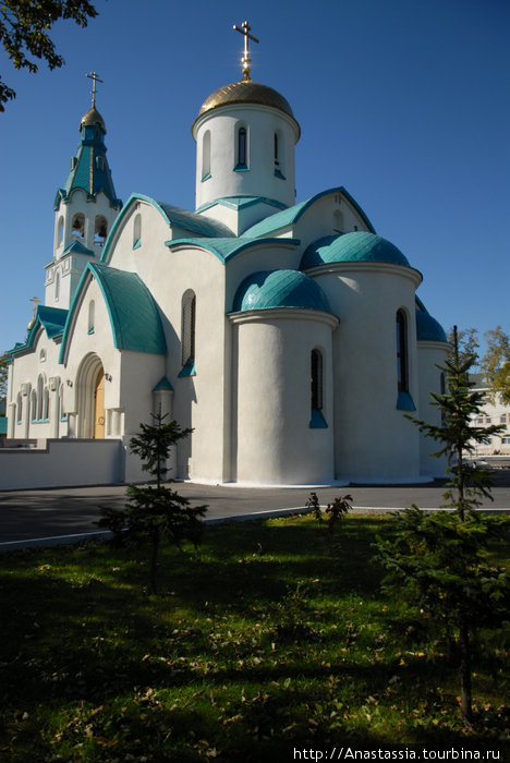 Православный и католический храмы Южно-Сахалинск, Россия