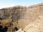 Одна из боковых стен кратера