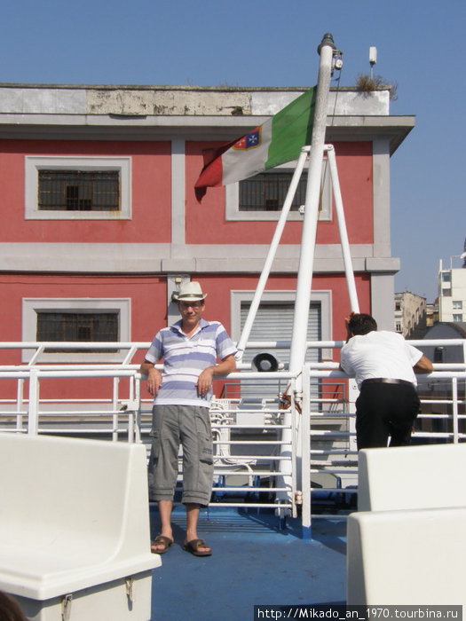 Я, на фоне итальянского флага Остров Искья, Италия