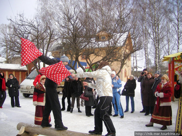 В мороз хорошо разогревает поединок на подушках Переславль-Залесский, Россия