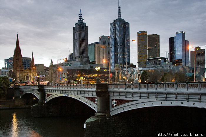 Мост около станции Флиндерс Мельбурн, Австралия