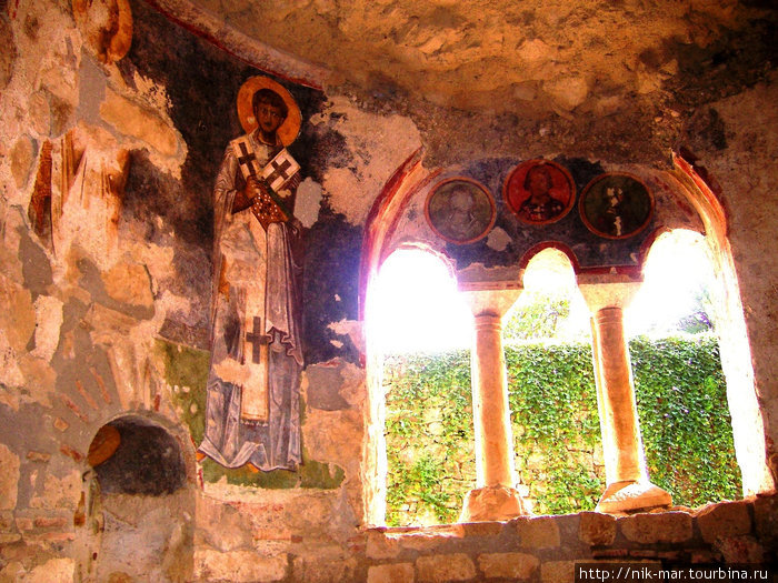 В храме святителя Николая Демре, Турция