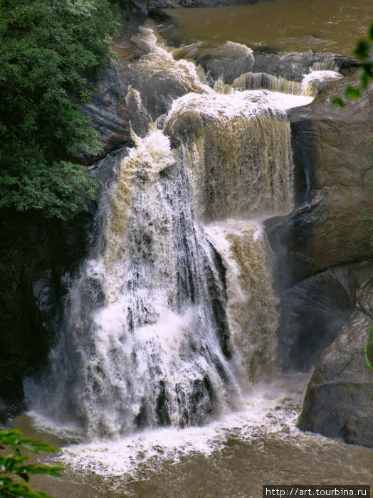 Бадулла. Водопад Дунхинда. Нижняя ступень. Центральная провинция, Шри-Ланка